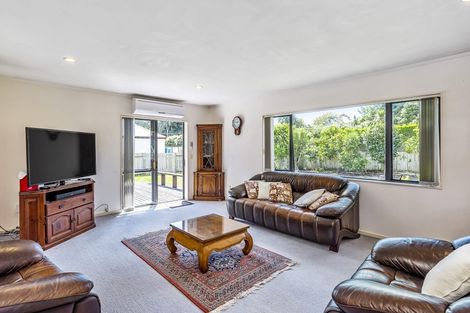 Photo of property in 2 Realm Drive, Paraparaumu, 5032