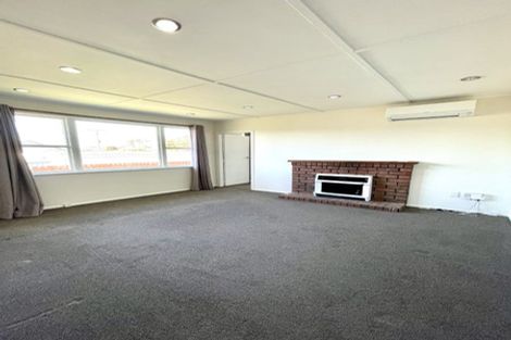 Photo of property in 4 Balmain Street, Newlands, Wellington, 6037