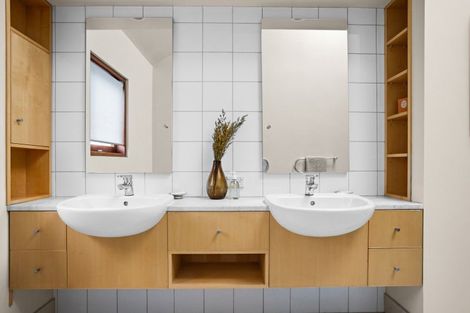 Photo of property in 1a Gillean Street, Havelock North, 4130