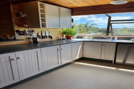 Photo of property in 2 Twin Wharf Road, Herald Island, Auckland, 0618