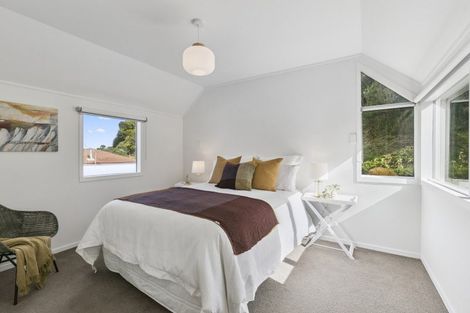 Photo of property in 105 Akaroa Drive, Maupuia, Wellington, 6022