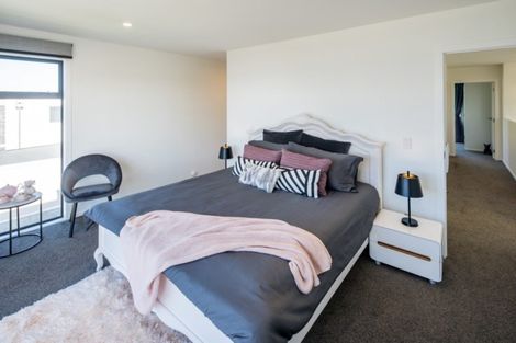 Photo of property in 22 Cromwell Point, Newlands, Wellington, 6037