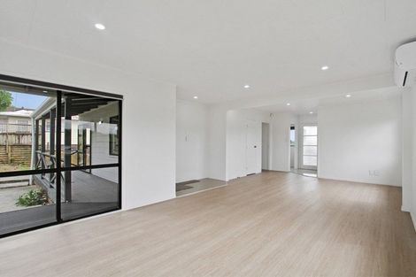 Photo of property in 46 Peverill Crescent, Papatoetoe, Auckland, 2025