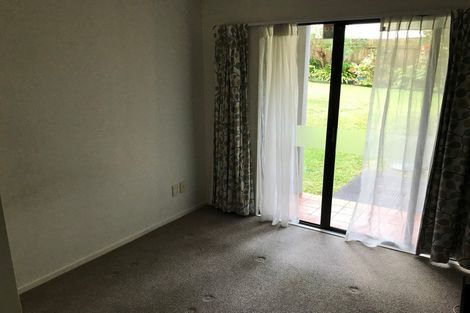 Photo of property in 8e Arotau Place, Grafton, Auckland, 1023