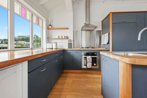 Photo of property in 35 Thackeray Street, Hamilton Lake, Hamilton, 3204