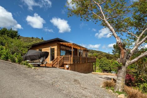 Photo of property in 30 Waimarama Street, Waikawa, Picton, 7220