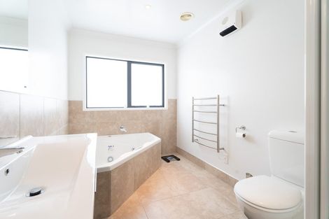 Photo of property in 5 Romaine Road, Churton Park, Wellington, 6037