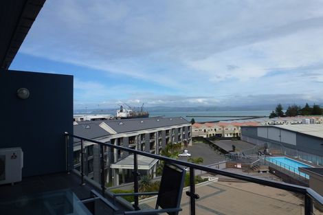 Photo of property in 2/4 Reads Quay, Gisborne, 4010