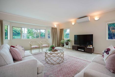 Photo of property in 18 Cloake Way, Palmerston North, 4414