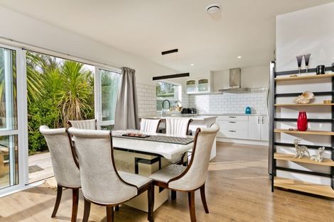 Photo of property in 28 Shah Place, Glen Eden, Auckland, 0602