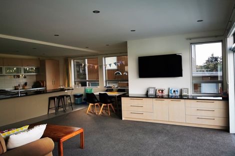 Photo of property in 73 Tiketike Way, Brooklyn, Wellington, 6021