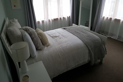 Photo of property in 8 Hinau Street, Eastbourne, Lower Hutt, 5013