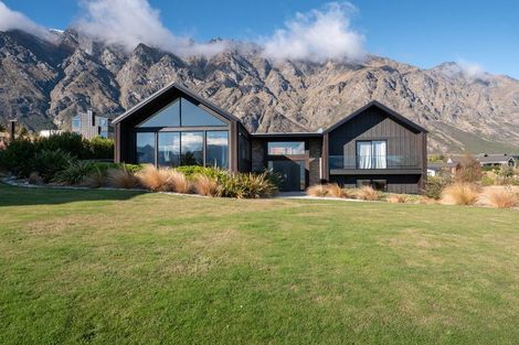Photo of property in 35 Jacks Point Rise, Jacks Point, Queenstown, 9371