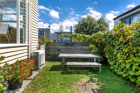 Photo of property in 39b Forrest Hill Road, Milford, Auckland, 0620