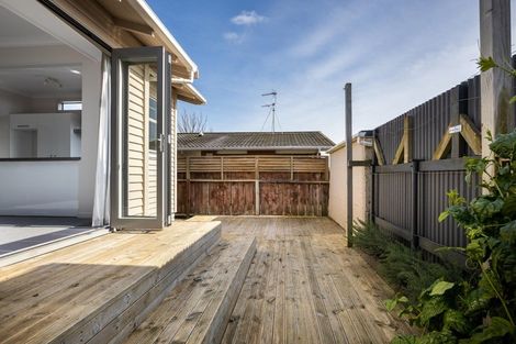 Photo of property in 40 Robe Street, New Plymouth, 4310