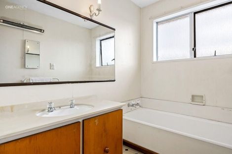 Photo of property in 2/11 Momorangi Crescent, Redwood, Christchurch, 8051