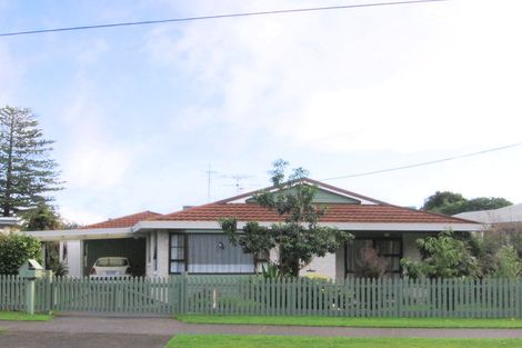 Photo of property in 6 Seddon Street, Waikanae, 5036