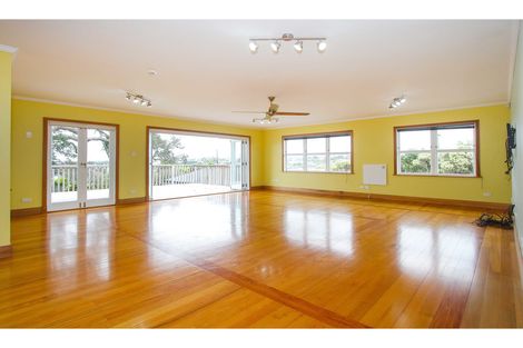 Photo of property in 24 Howard Road, Northcote, Auckland, 0627