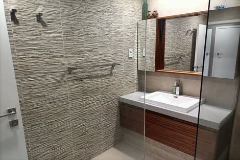 Photo of property in 5 Sutton Crescent, Papatoetoe, Auckland, 2025