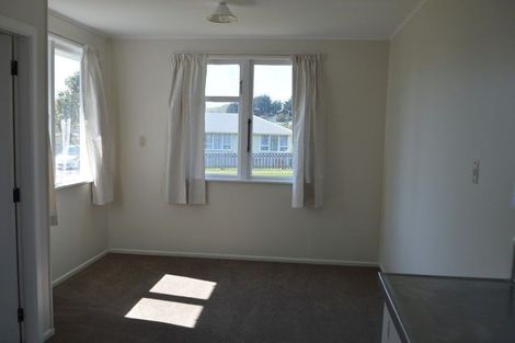 Photo of property in 100 Sievers Grove, Cannons Creek, Porirua, 5024