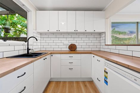 Photo of property in 1/30 Elizabeth Drive, West Harbour, Auckland, 0618