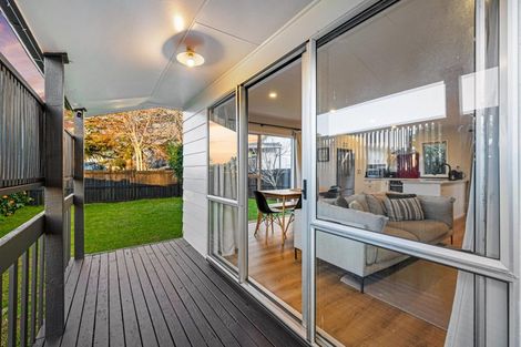 Photo of property in 92b Beach Road, Te Atatu Peninsula, Auckland, 0610