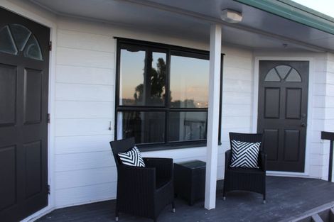 Photo of property in 1/17 Kupari Place, Totara Vale, Auckland, 0629