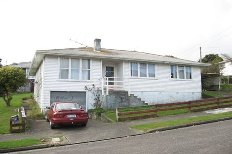 Photo of property in 1 Berkshire Grove, Cannons Creek, Porirua, 5024