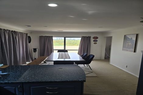 Photo of property in 140 Glanmire Road, Newlands, Wellington, 6037