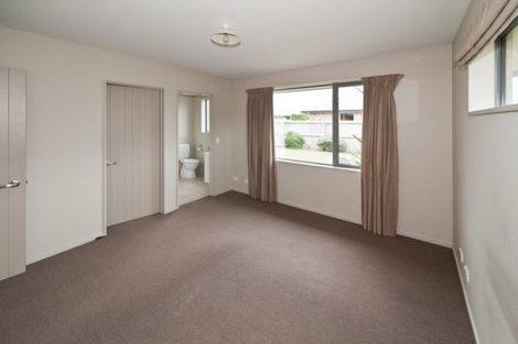 Photo of property in 6 Dunsford Close, Halswell, Christchurch, 8025