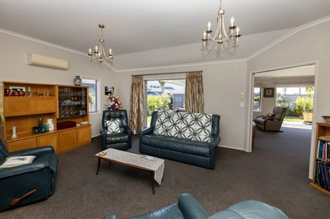 Photo of property in 2 Oakwood Drive, Highlands Park, New Plymouth, 4312