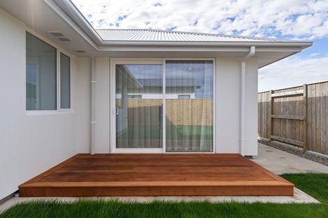 Photo of property in 44 Solitude Crescent, Kelvin Grove, 4470