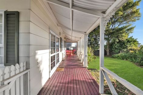 Photo of property in 1 Cascades Road, Pakuranga Heights, Auckland, 2010