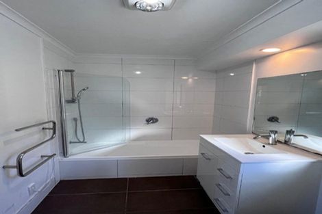 Photo of property in 36 Serwayne Place, Sunnyvale, Auckland, 0612
