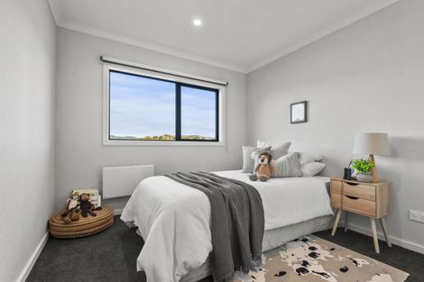 Photo of property in 1 Vaucluse Heights, Fitzherbert, Palmerston North, 4410