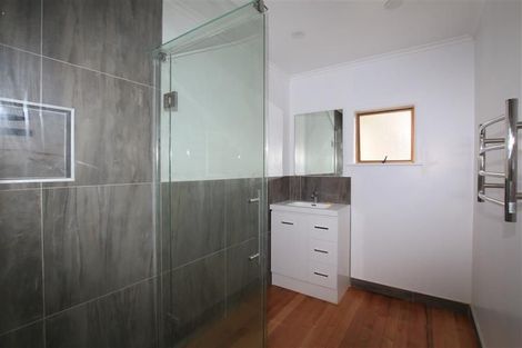 Photo of property in 1/658 Beach Road, Browns Bay, Auckland, 0630