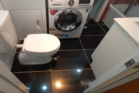 Photo of property in 216 Oriental Parade, Oriental Bay, Wellington, 6011