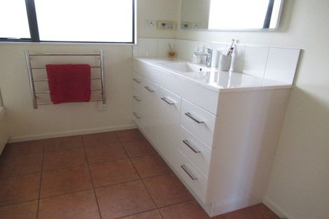 Photo of property in 37 Guildford Drive, Paraparaumu, 5032
