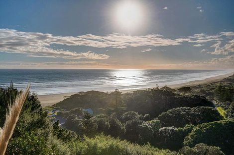 Photo of property in 10 Waitea Road, Muriwai, Waimauku, 0881