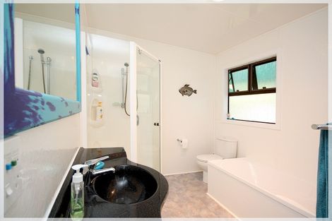 Photo of property in 214 Kawiu Road, Levin, 5510