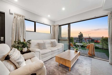 Photo of property in 13 Maureen Close, East Tamaki Heights, Auckland, 2016