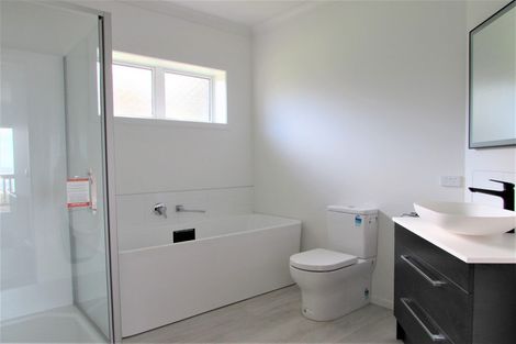 Photo of property in 14 Cessna Way, Newlands, Wellington, 6037