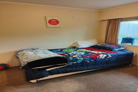 Photo of property in 2/2 Barker Rise, Northcross, Auckland, 0632