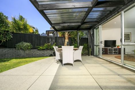 Photo of property in 27 Lyford Crescent, Sunnynook, Auckland, 0620