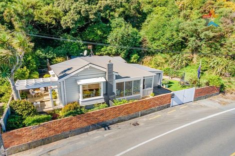 Photo of property in 409 Marine Drive, Mahina Bay, Lower Hutt, 5013