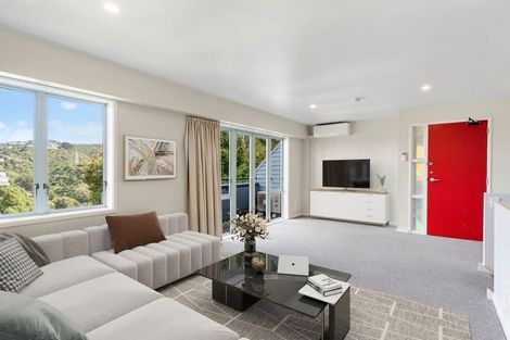 Photo of property in 2/93a Kelburn Parade, Kelburn, Wellington, 6012