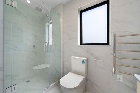 Photo of property in 2/16 Hewlett Road, Massey, Auckland, 0614