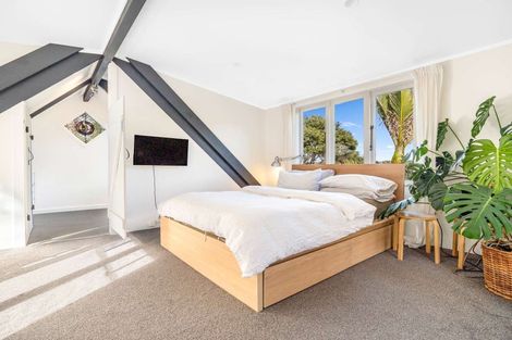 Photo of property in 33 Tainui Road, Titirangi, Auckland, 0604