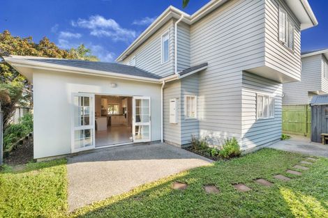 Photo of property in 17 Albizia Avenue, Henderson, Auckland, 0612