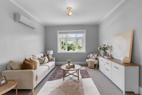 Photo of property in 11 Hawkhurst Road, Lyttelton, 8082